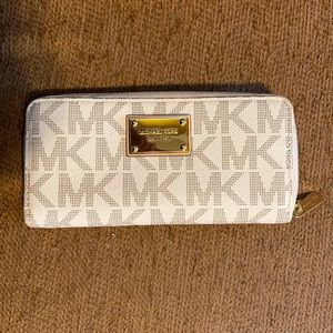 Micheal Kors wallet